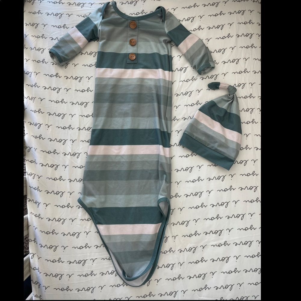 Caden Lane Bamboo Knot Gown & Hat
